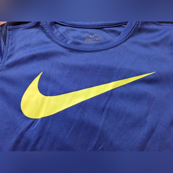 Under Armour & Nike Short Sleeve Top Bundle size 6 - Picture 3 of 10